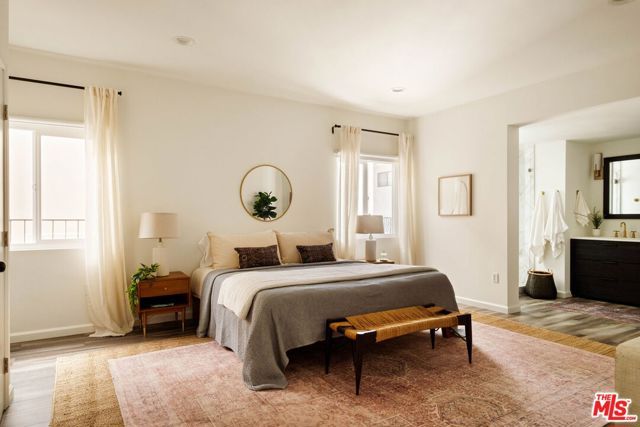11820 Mayfield Avenue 105, Los Angeles, CA 90049