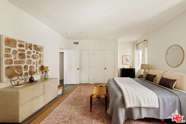 11820 Mayfield Avenue 105, Los Angeles, CA 90049