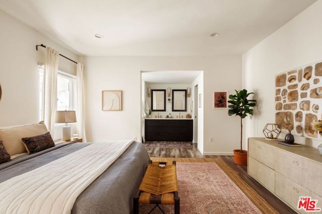 11820 Mayfield Avenue 105, Los Angeles, CA 90049