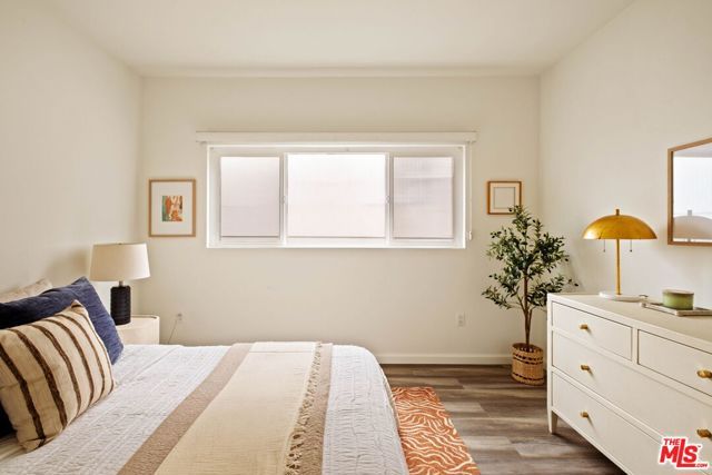 11820 Mayfield Avenue 105, Los Angeles, CA 90049
