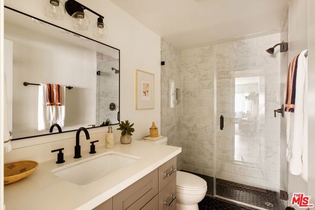 11820 Mayfield Avenue 105, Los Angeles, CA 90049