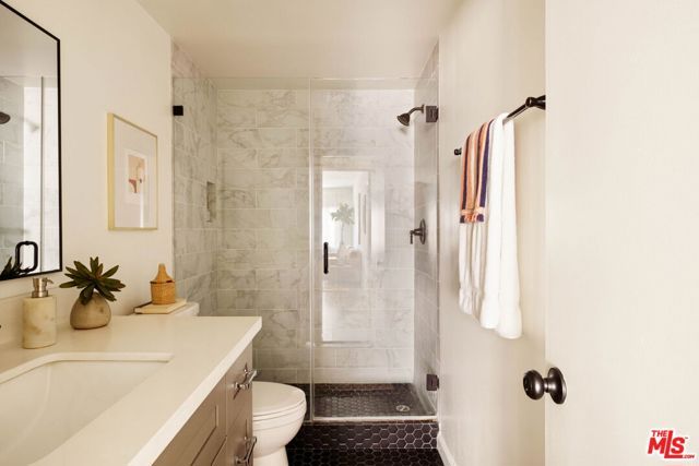 11820 Mayfield Avenue 105, Los Angeles, CA 90049