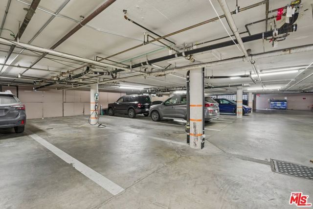 11820 Mayfield Avenue 105, Los Angeles, CA 90049