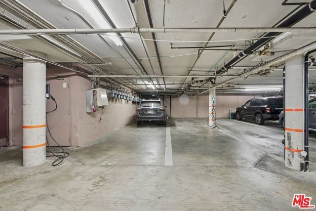 11820 Mayfield Avenue 105, Los Angeles, CA 90049