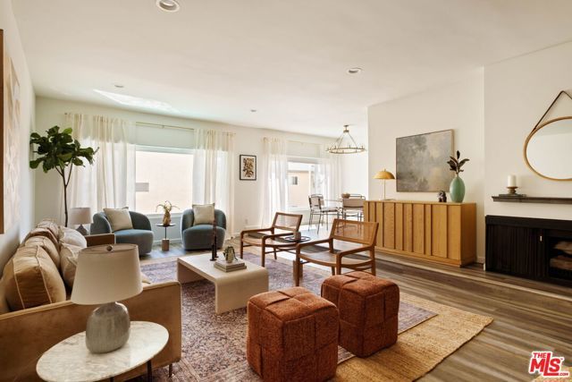 11820 Mayfield Avenue 105, Los Angeles, CA 90049