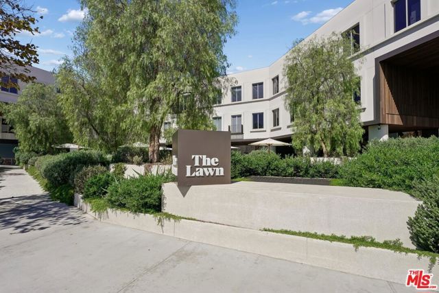 11820 Mayfield Avenue 105, Los Angeles, CA 90049