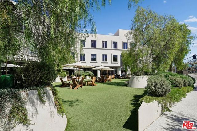 11820 Mayfield Avenue 105, Los Angeles, CA 90049