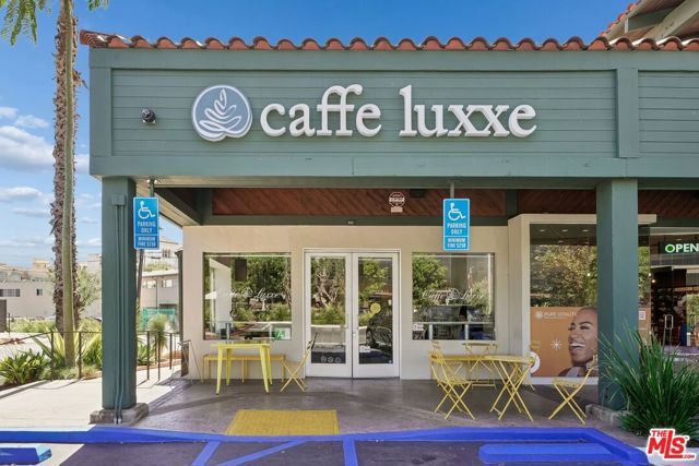 11820 Mayfield Avenue 105, Los Angeles, CA 90049
