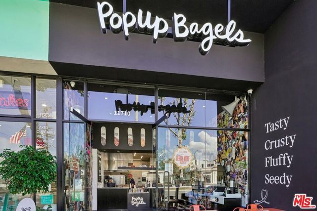 11820 Mayfield Avenue 105, Los Angeles, CA 90049