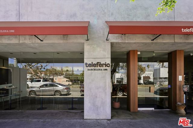 11820 Mayfield Avenue 105, Los Angeles, CA 90049
