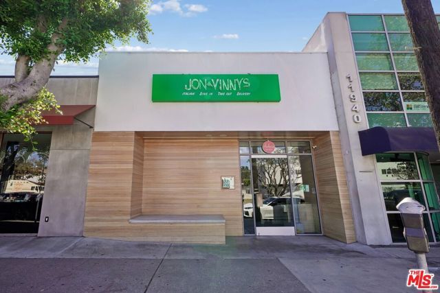 11820 Mayfield Avenue 105, Los Angeles, CA 90049