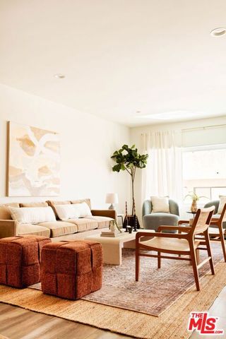 11820 Mayfield Avenue 105, Los Angeles, CA 90049