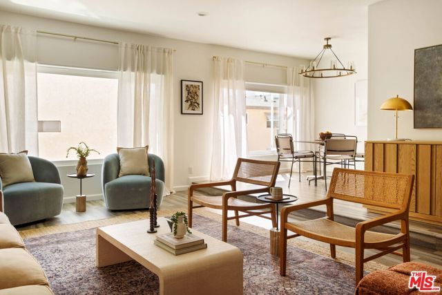11820 Mayfield Avenue 105, Los Angeles, CA 90049