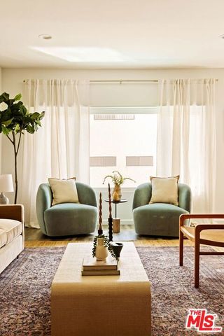 11820 Mayfield Avenue 105, Los Angeles, CA 90049