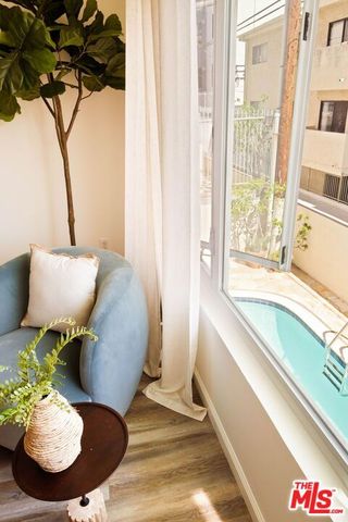 11820 Mayfield Avenue 105, Los Angeles, CA 90049