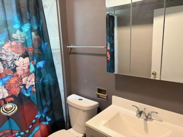 10501 S Corliss Avenue 2, Chicago, IL 60628