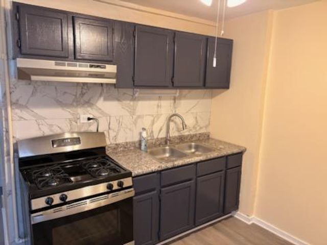 10501 S Corliss Avenue 2, Chicago, IL 60628