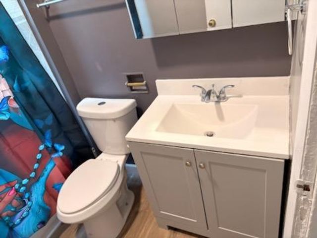 10501 S Corliss Avenue 2, Chicago, IL 60628