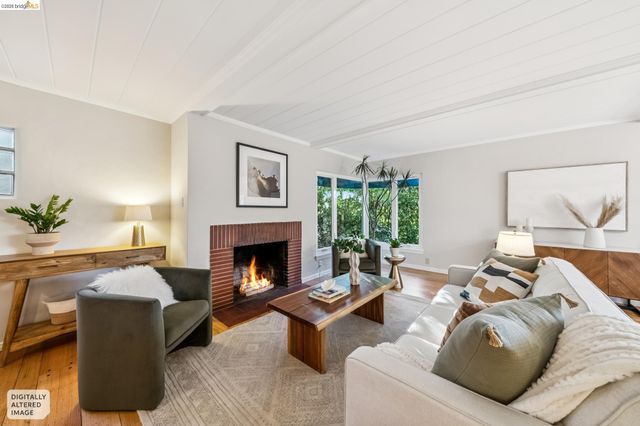2556 Carisbrook Dr, Oakland, CA 94611