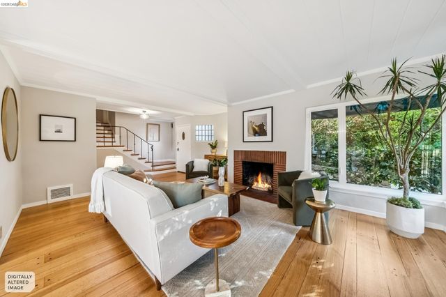 2556 Carisbrook Dr, Oakland, CA 94611