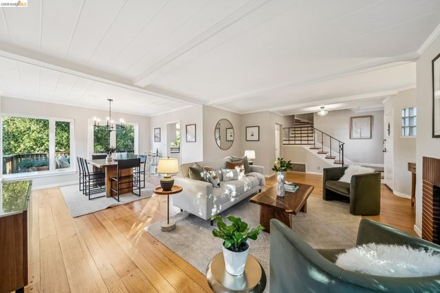 2556 Carisbrook Dr, Oakland, CA 94611