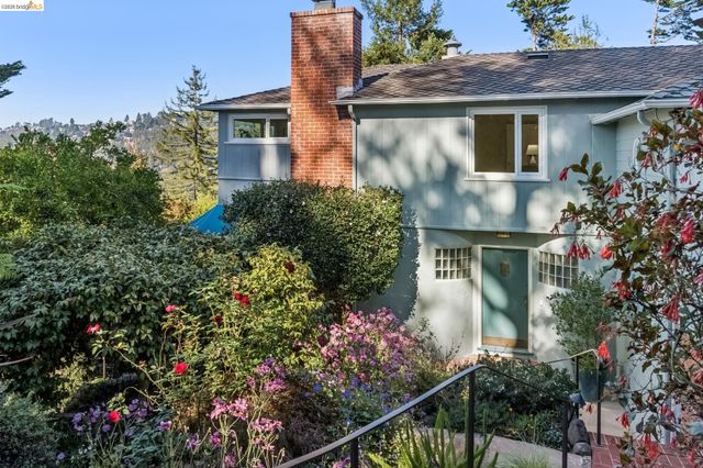 2556 Carisbrook Dr, Oakland, CA 94611