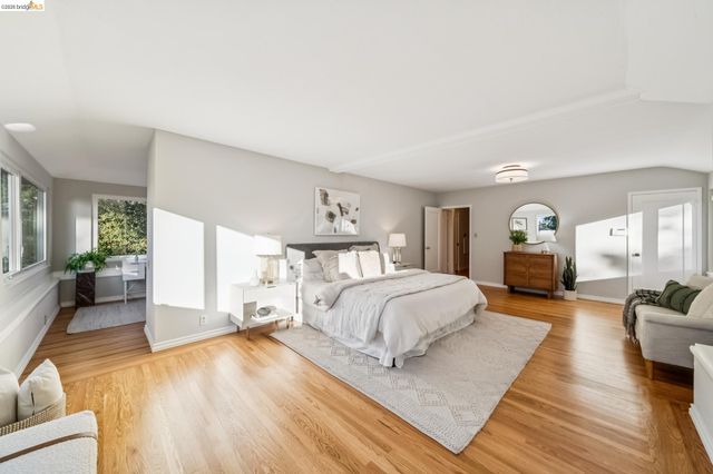 2556 Carisbrook Dr, Oakland, CA 94611