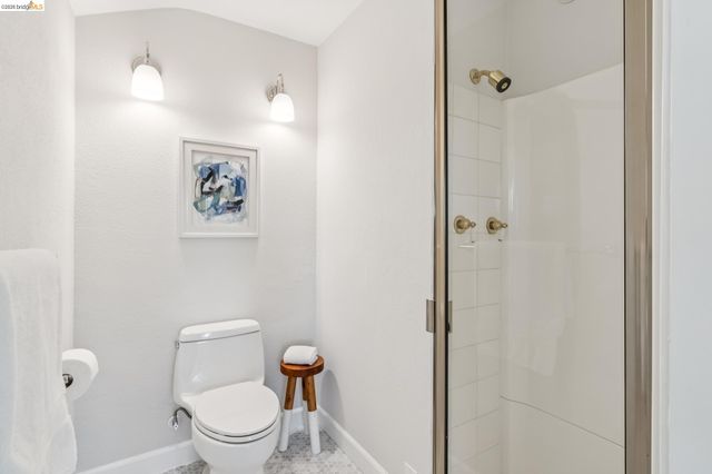 2556 Carisbrook Dr, Oakland, CA 94611