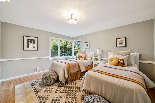 2556 Carisbrook Dr, Oakland, CA 94611