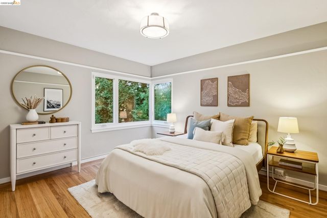 2556 Carisbrook Dr, Oakland, CA 94611