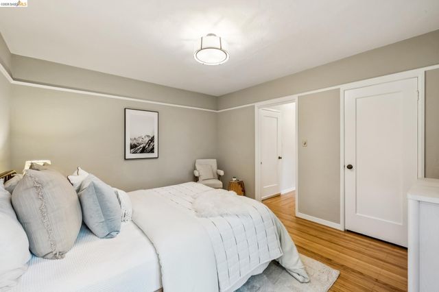 2556 Carisbrook Dr, Oakland, CA 94611