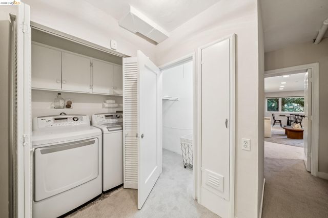 2556 Carisbrook Dr, Oakland, CA 94611