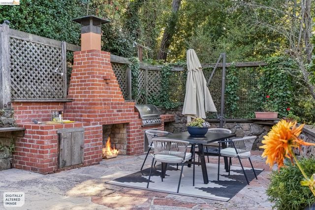 2556 Carisbrook Dr, Oakland, CA 94611