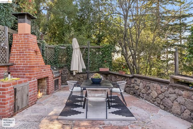 2556 Carisbrook Dr, Oakland, CA 94611
