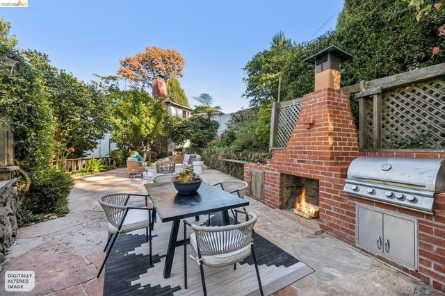 2556 Carisbrook Dr, Oakland, CA 94611