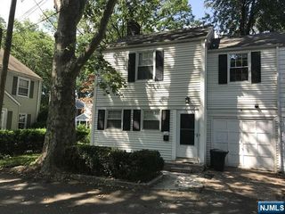9 Burlington Place, Fair Lawn, NJ 07410
