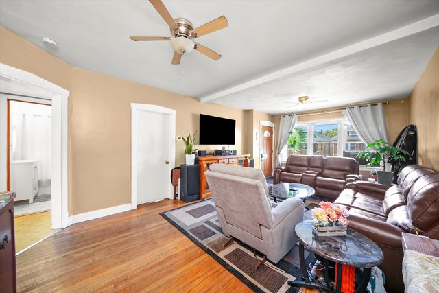 3829 Wisconsin Avenue, Berwyn, IL 60402