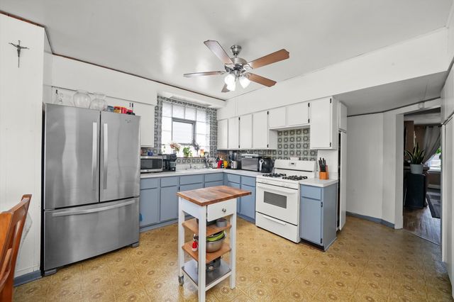 3829 Wisconsin Avenue, Berwyn, IL 60402