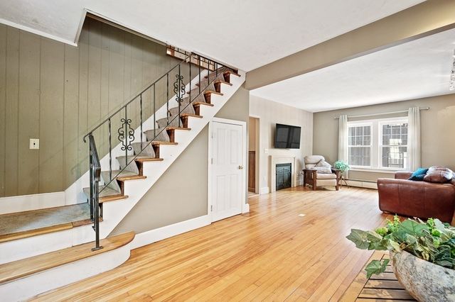 38 Gifford Dr, Worcester, MA 01606