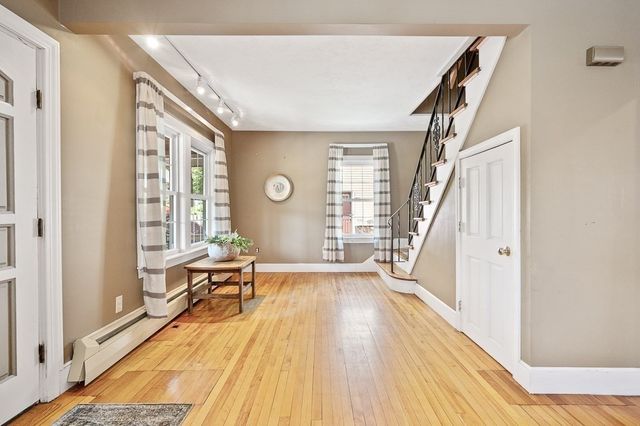 38 Gifford Dr, Worcester, MA 01606
