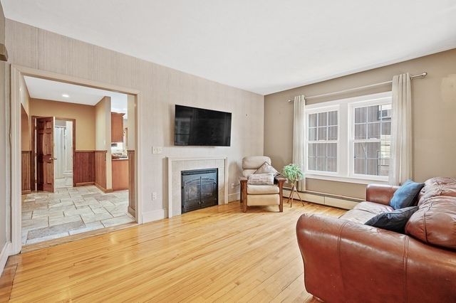 38 Gifford Dr, Worcester, MA 01606