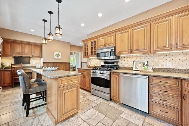38 Gifford Dr, Worcester, MA 01606