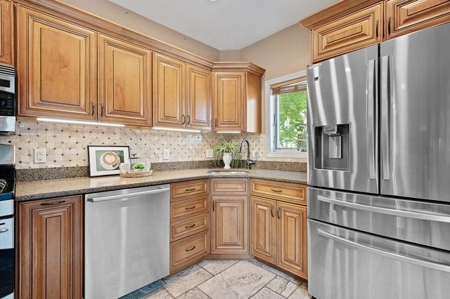 38 Gifford Dr, Worcester, MA 01606