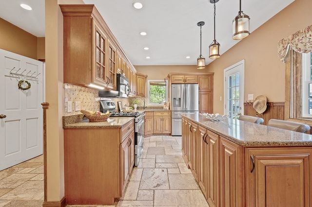 38 Gifford Dr, Worcester, MA 01606