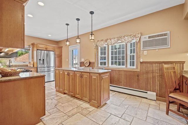 38 Gifford Dr, Worcester, MA 01606