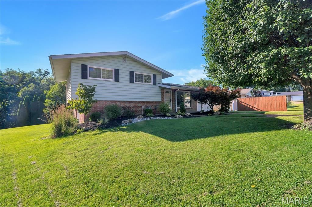 9968 Doerste Court, St Louis, MO 63123