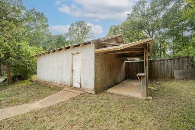 100 W Groves Street, Big Sandy, TX 75755