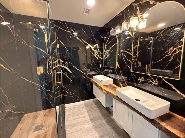 7810 Nairn Street, Houston, TX 77074