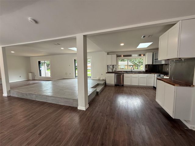 7810 Nairn Street, Houston, TX 77074