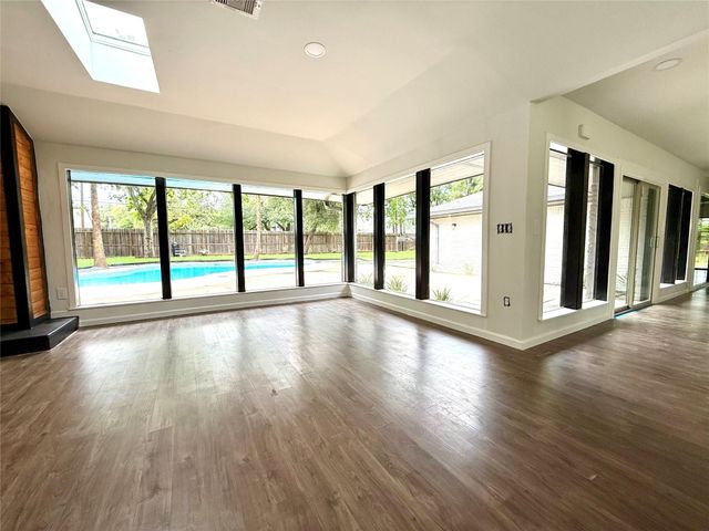 7810 Nairn Street, Houston, TX 77074